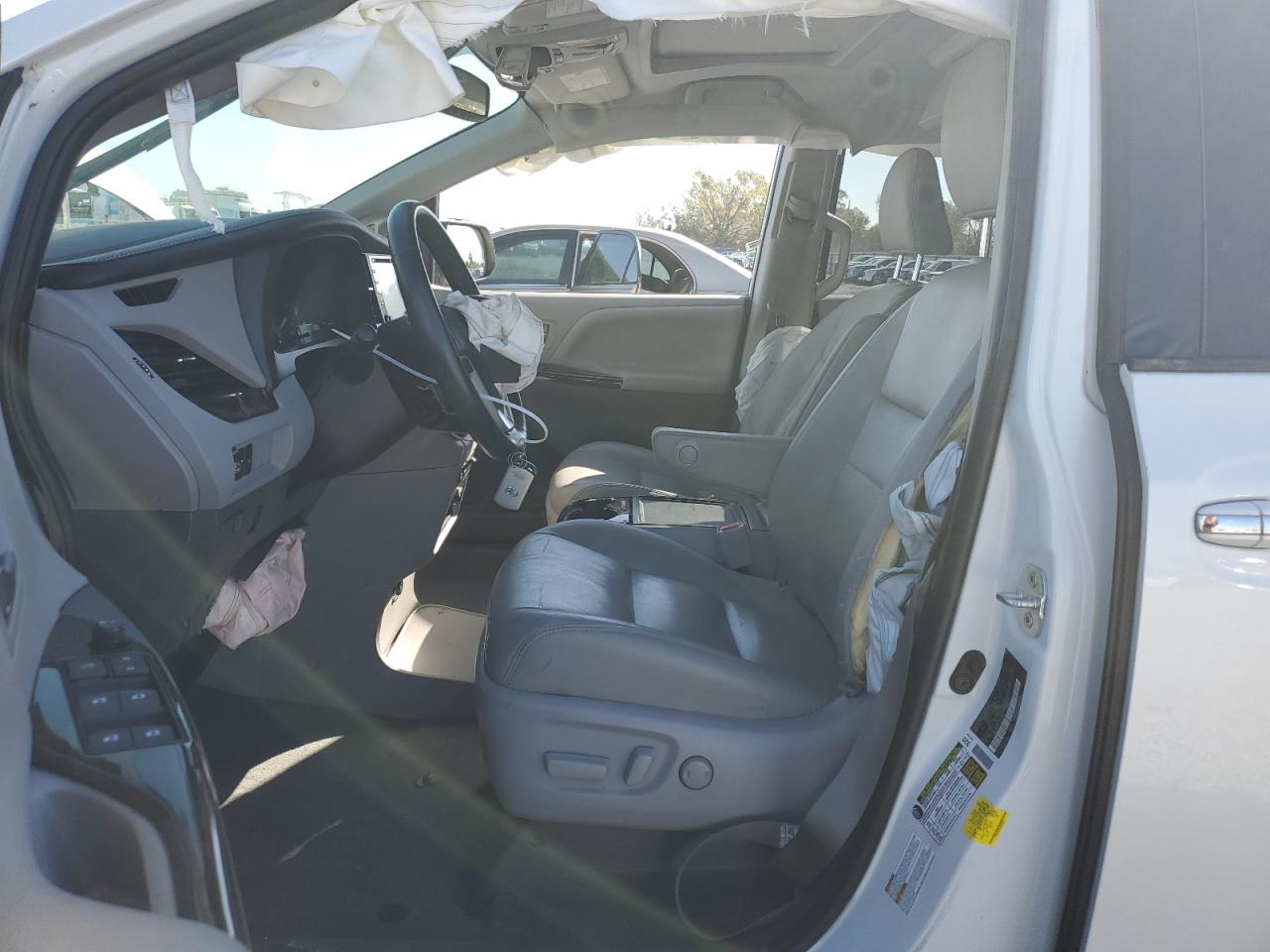 2020 Toyota Sienna - Image 7