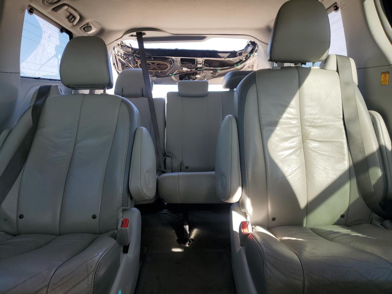 2012 Toyota Sienna - Image 10