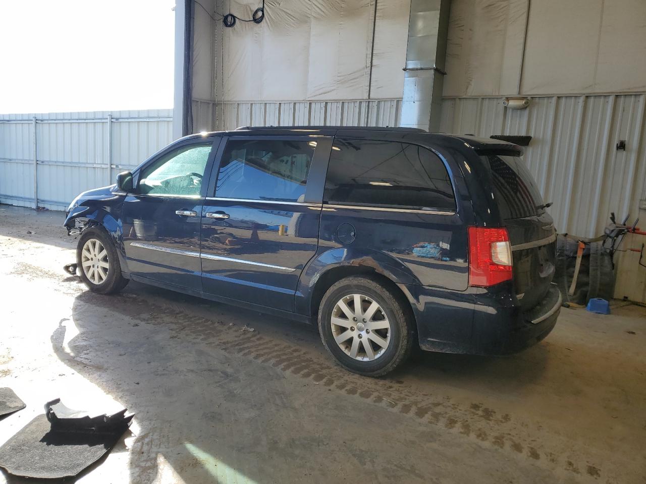 2015 Chrysler Town & Country - Image 2