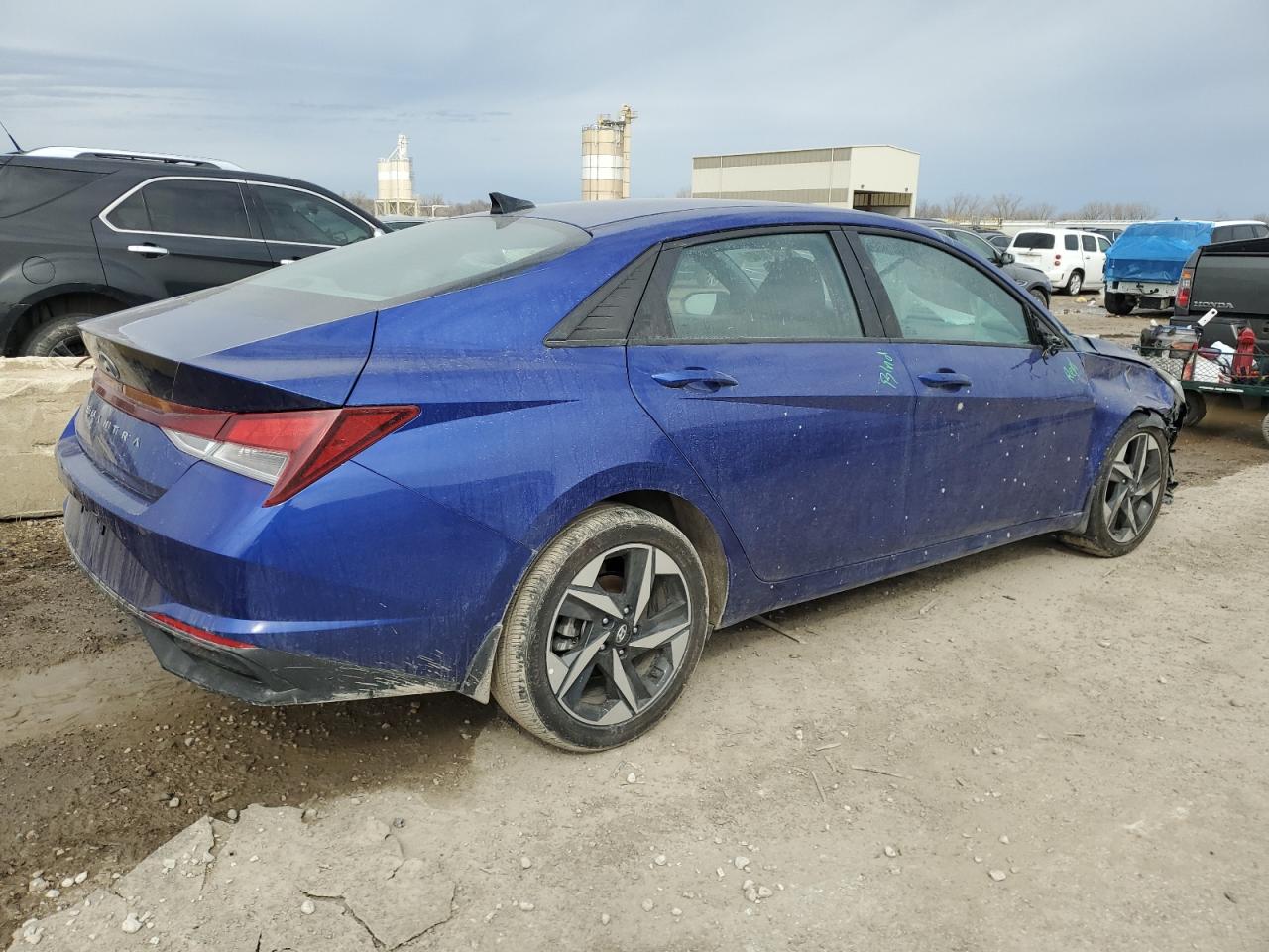 2023 Hyundai Elantra - Image 3