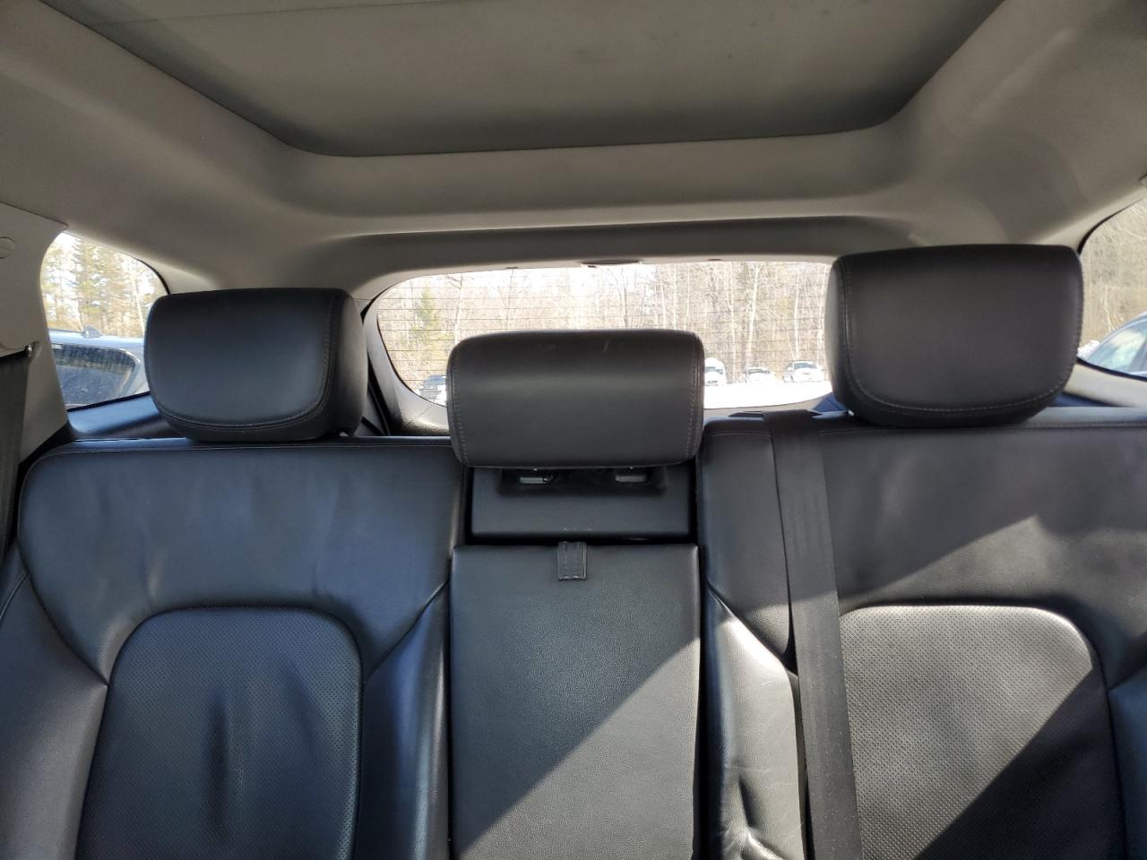 2016 Hyundai Santa Fe - Image 10