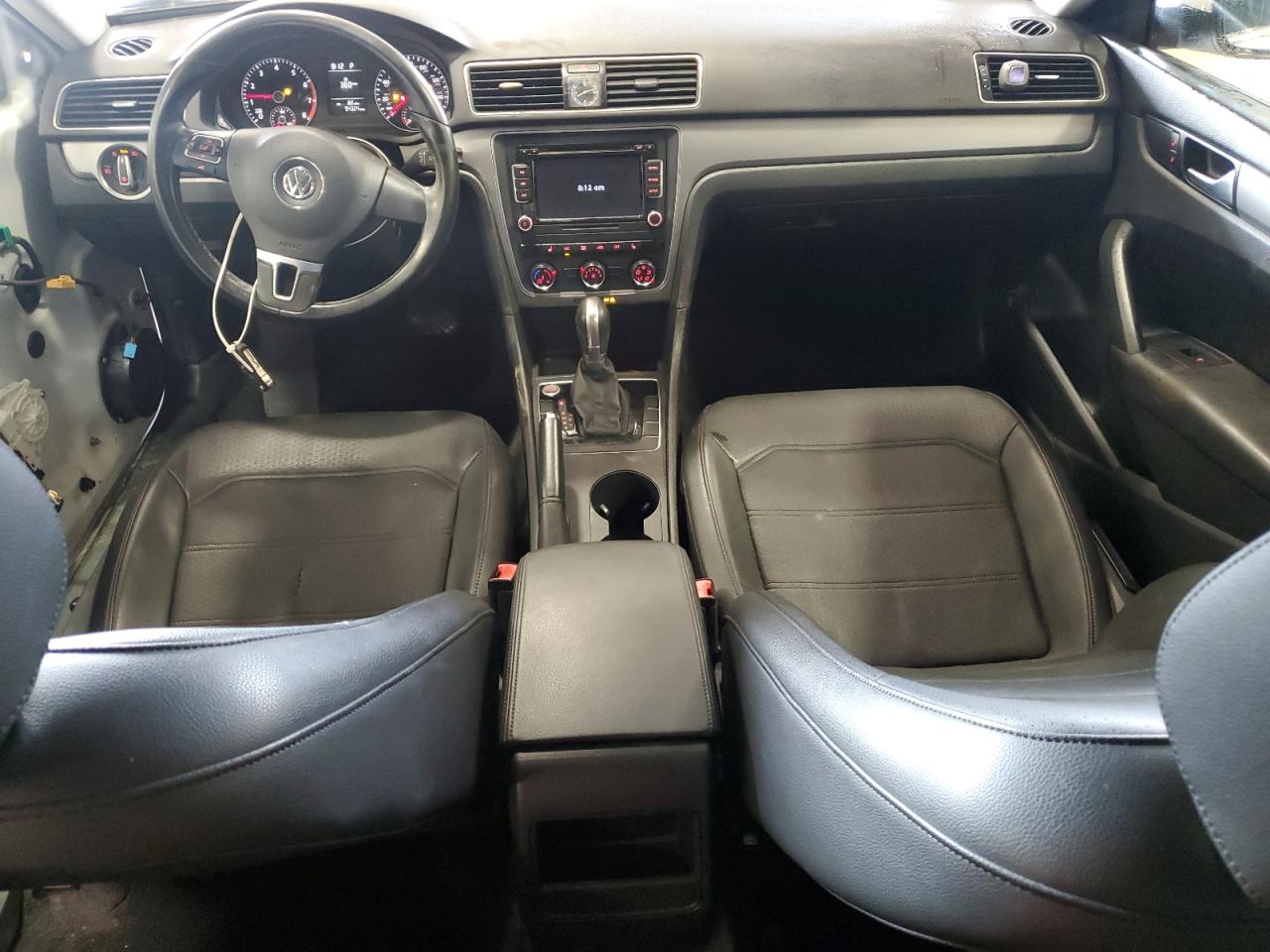 2015 Volkswagen Passat - Image 8