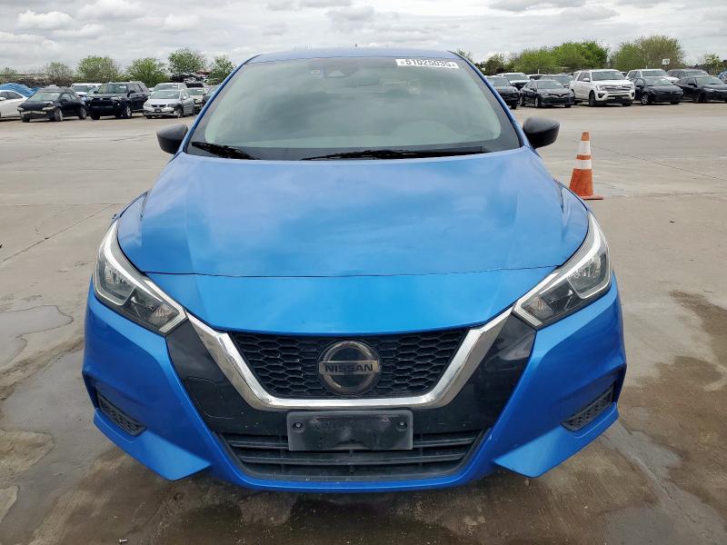  NISSAN VERSA 2020 Синий