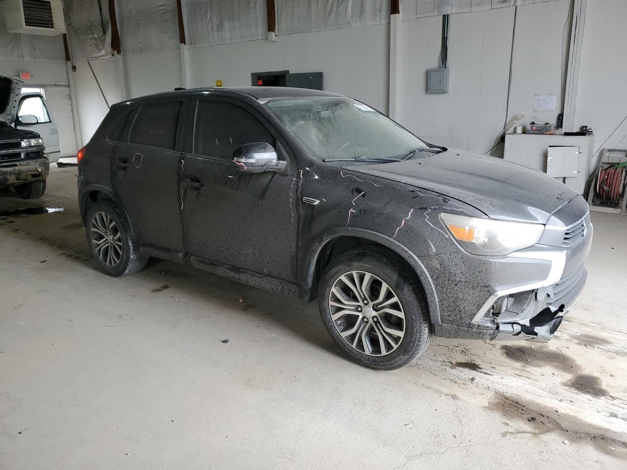 2017 Mitsubishi Outlander - Image 4