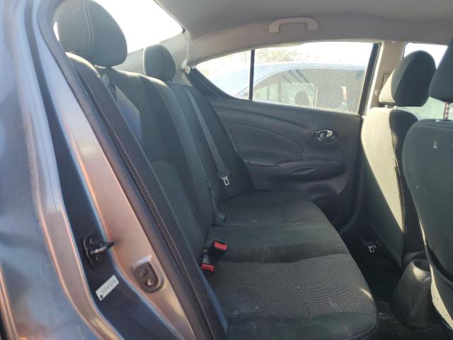  NISSAN VERSA 2019 Серый