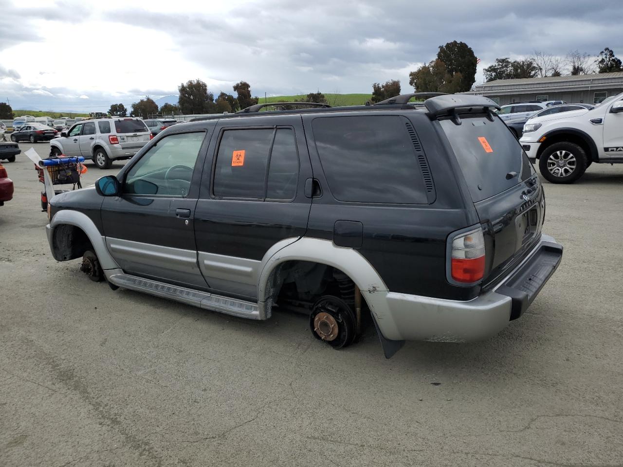 1999 Infiniti QX4 - Image 2