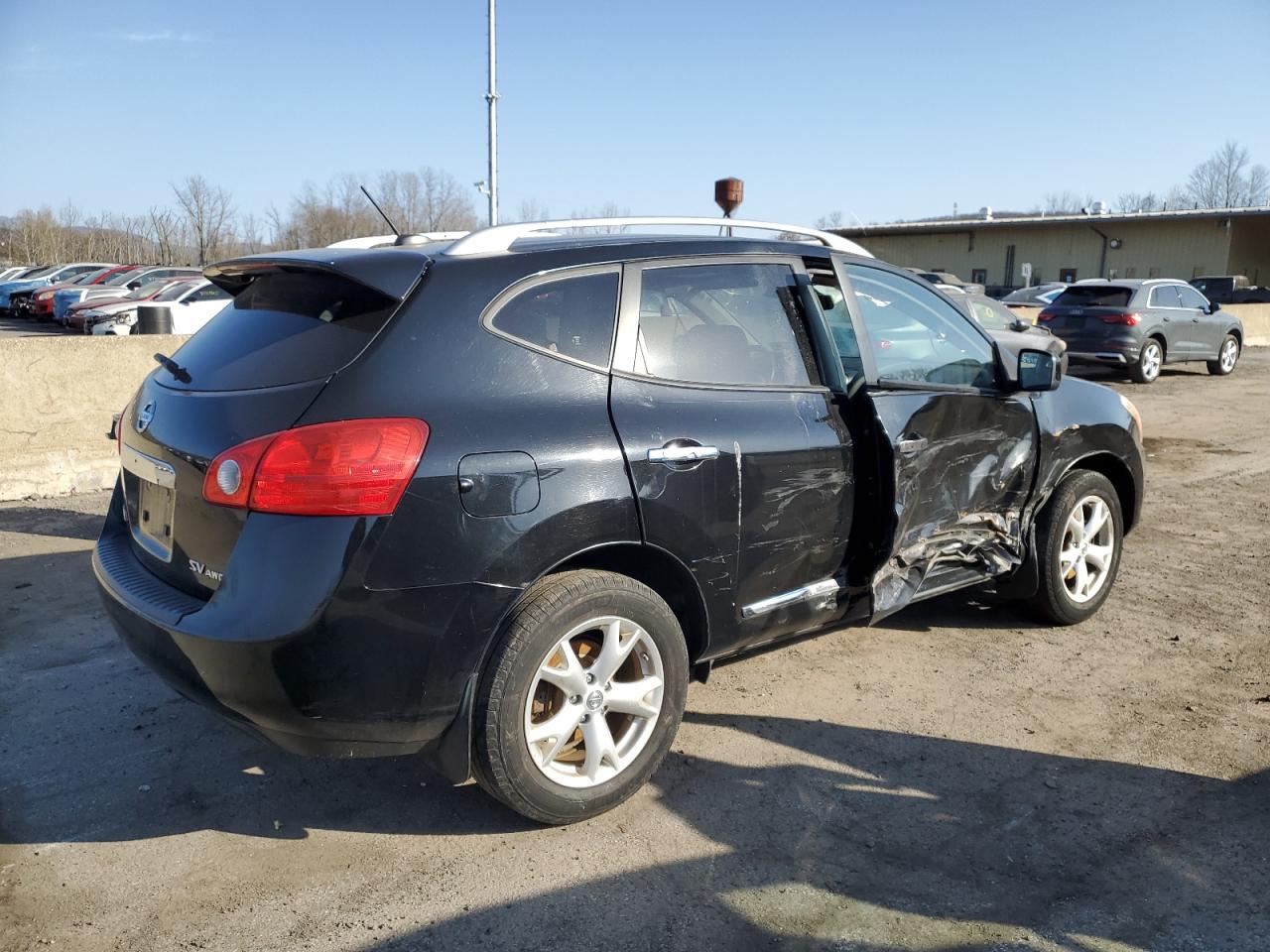 2011 Nissan Rogue - Image 3