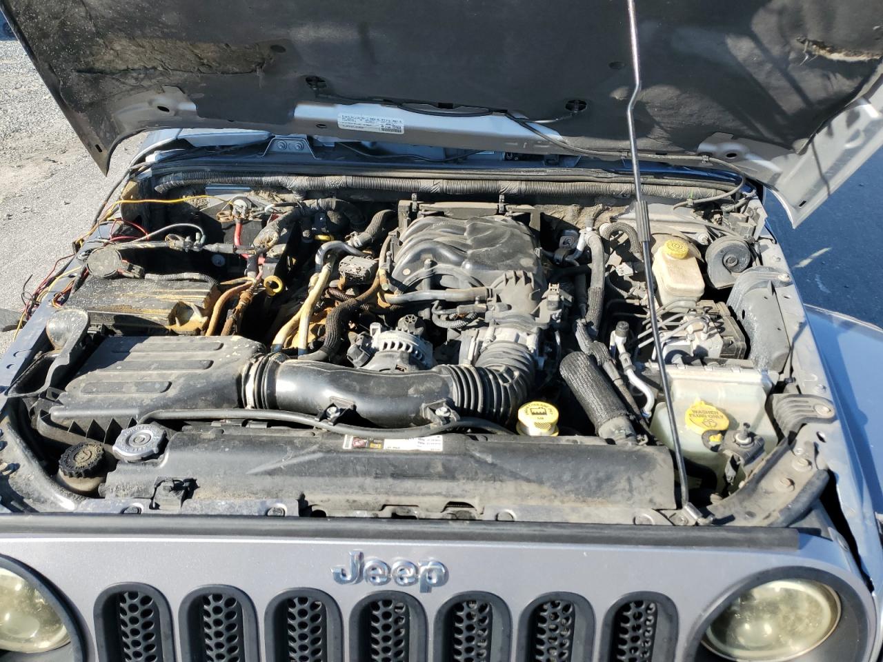 2015 Jeep Wrangler - Image 11