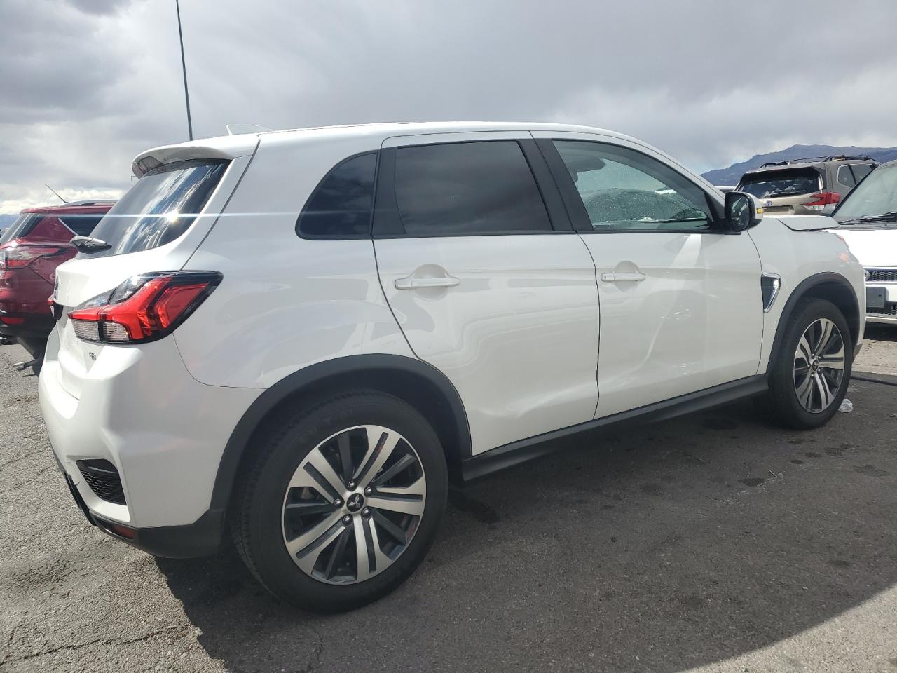 2021 Mitsubishi Outlander - Image 3
