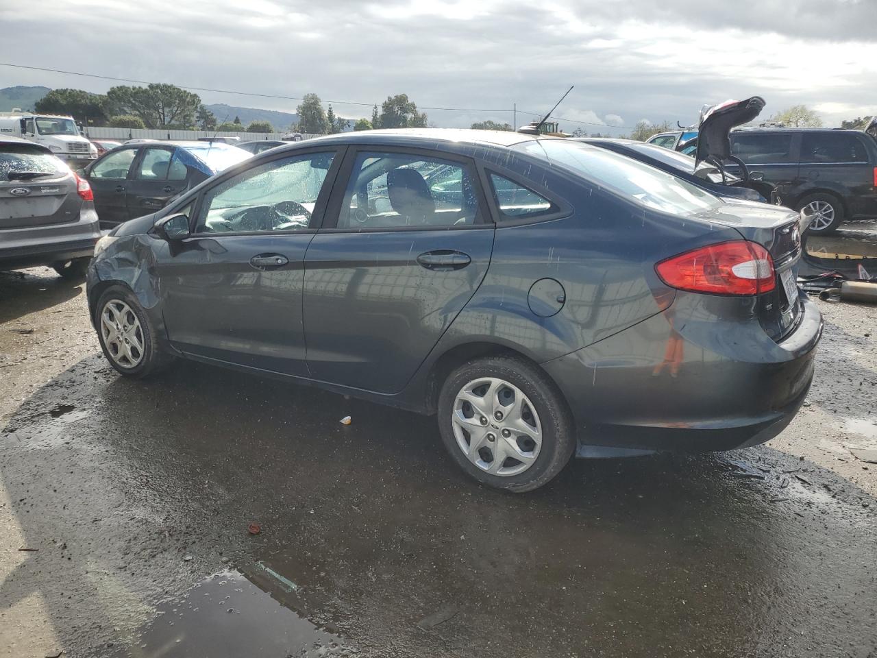 2011 Ford Fiesta - Image 2