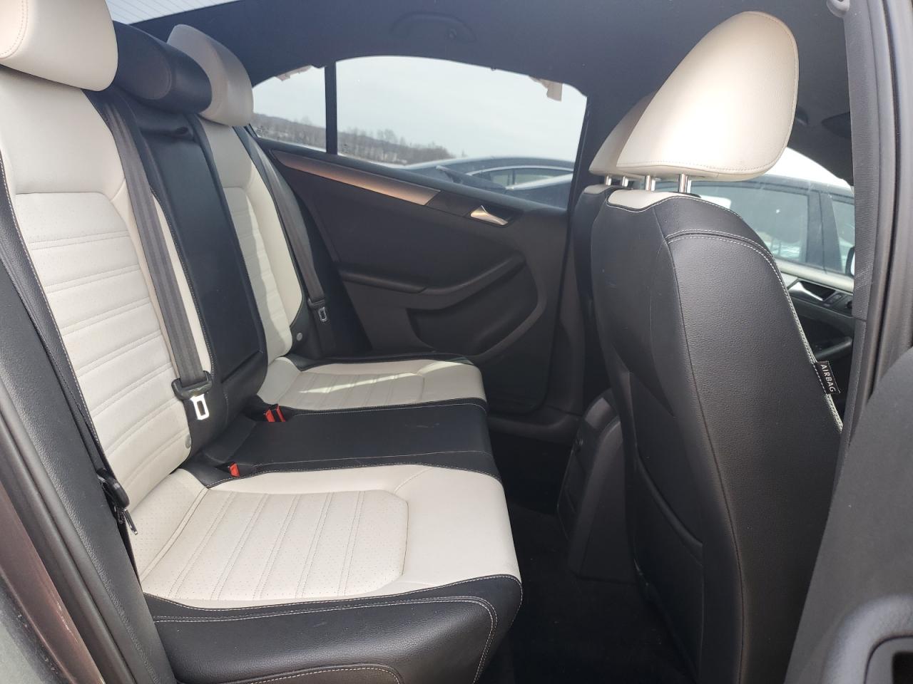 2016 Volkswagen Jetta - Image 10