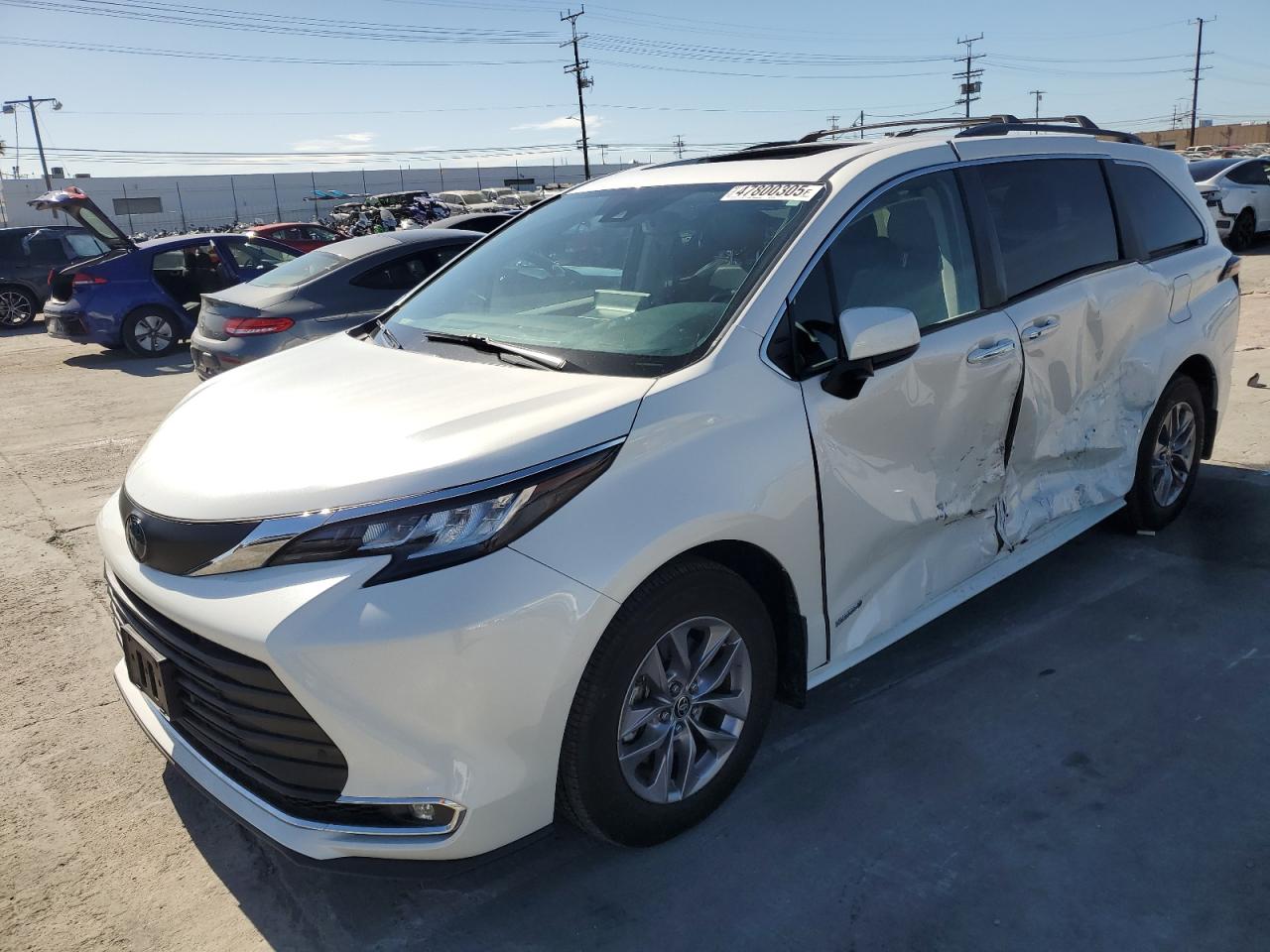 2021 Toyota Sienna Xle for Sale in Sun Valley, CA - Side