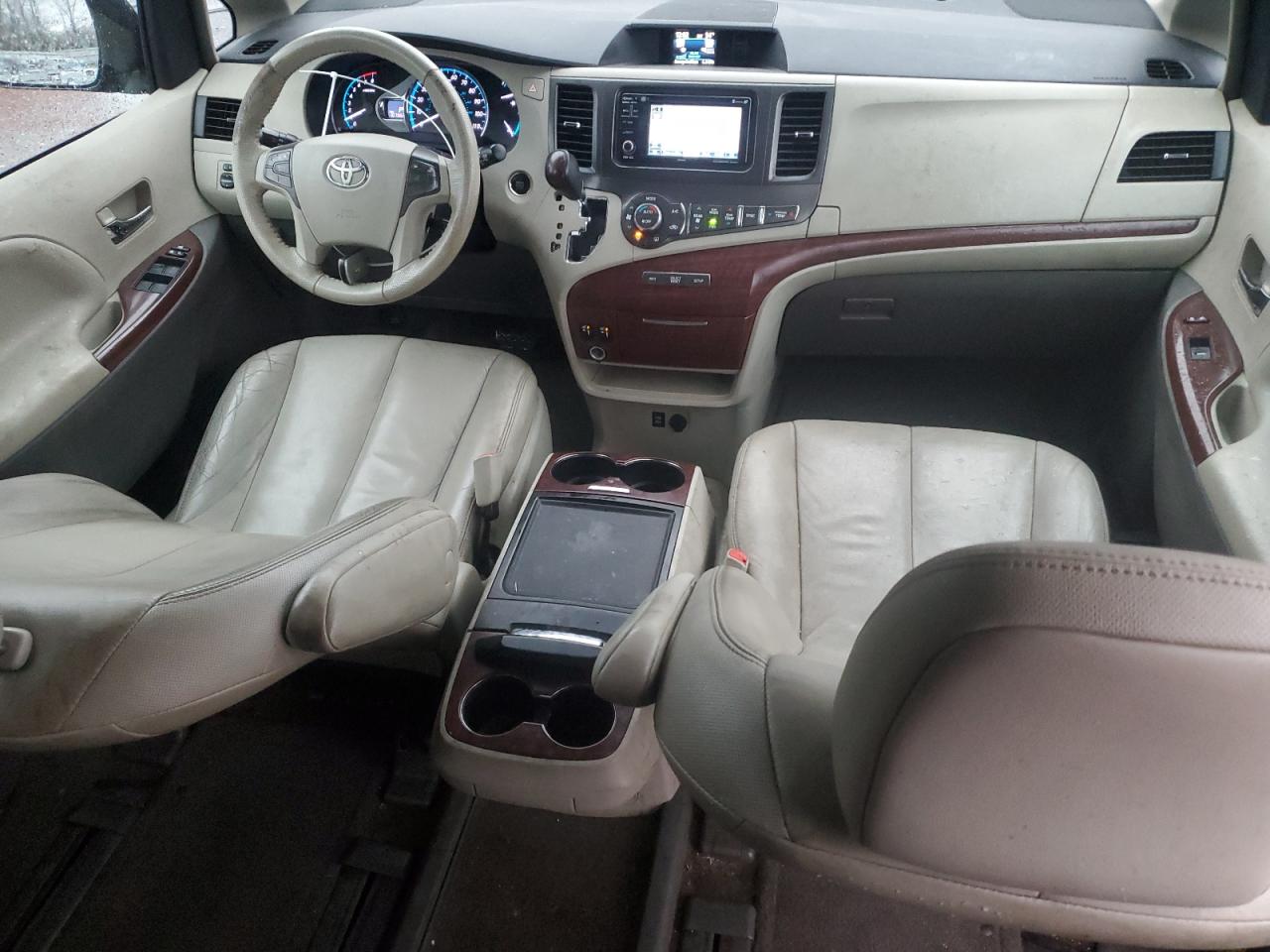 2013 Toyota Sienna - Image 8