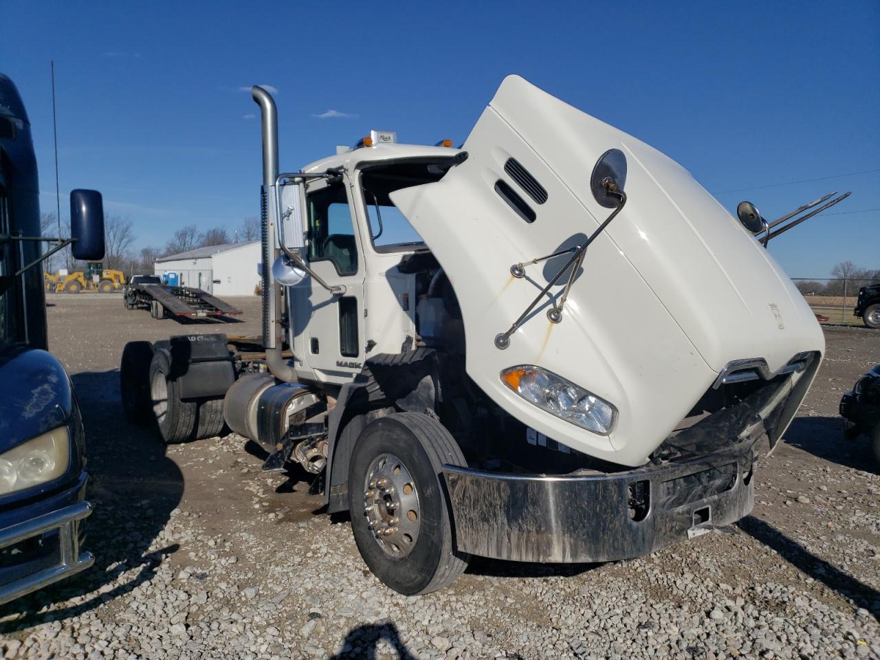 2017 Mack Cxu613 Semi Truck for Sale in Cicero, IN - All Over