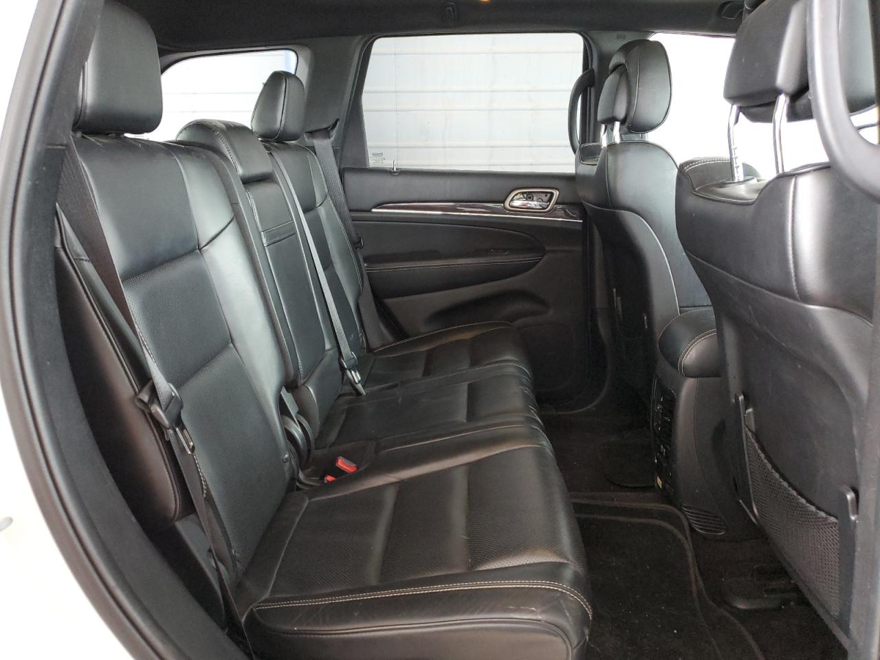 2017 Jeep Grand Cherokee - Image 11