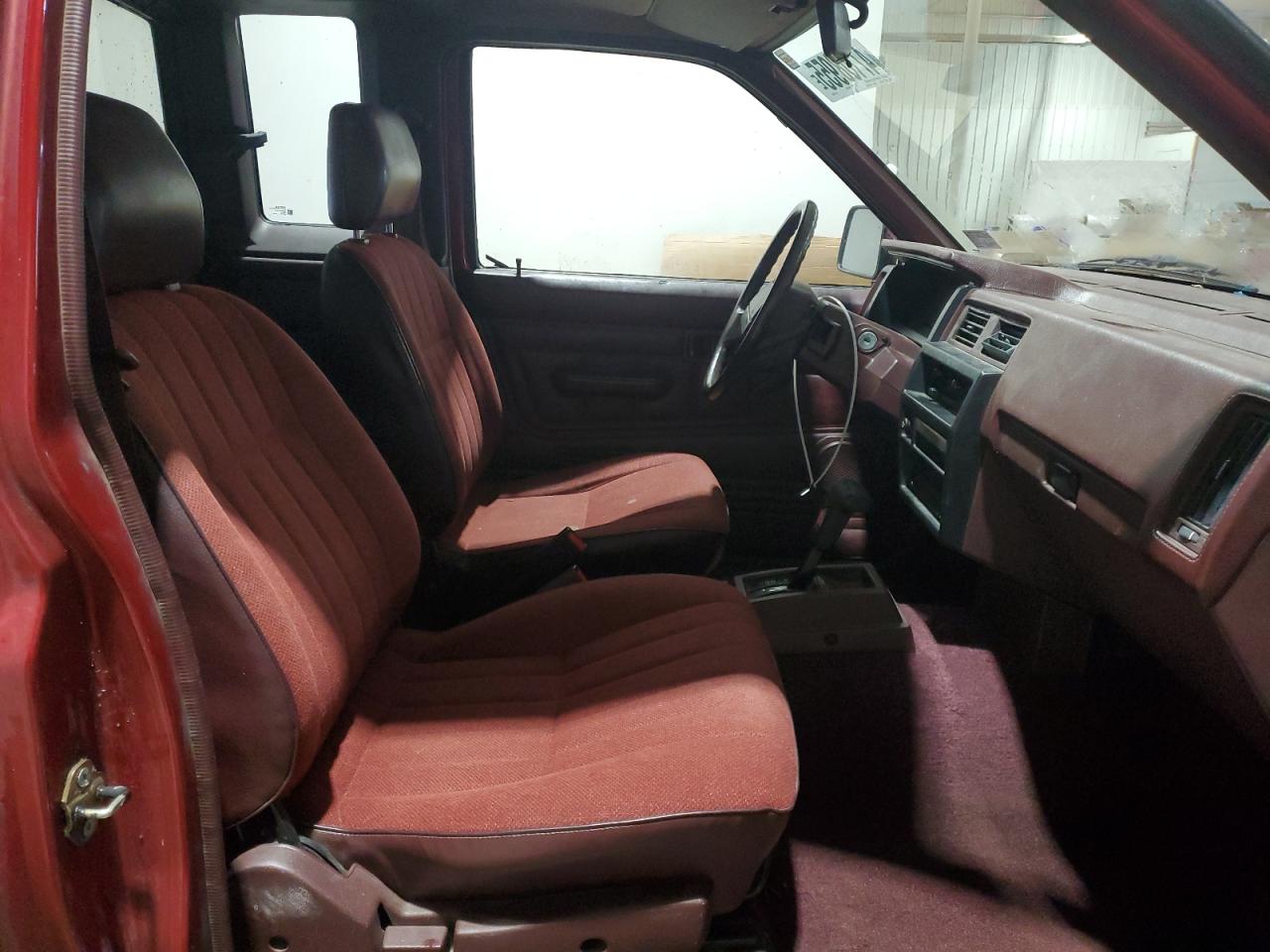 1991 Nissan Titan - Image 10