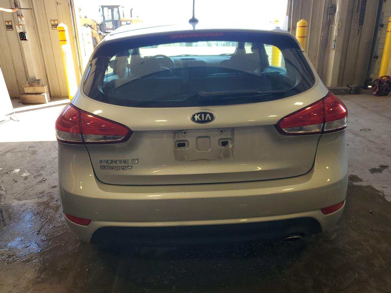2017 Kia Forte - Image 6