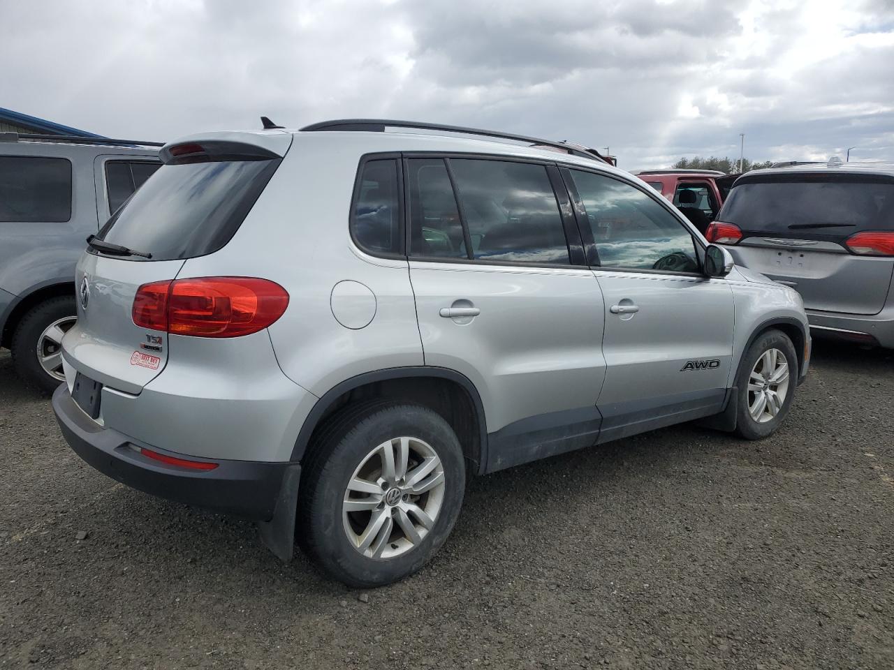 2017 Volkswagen Tiguan - Image 3