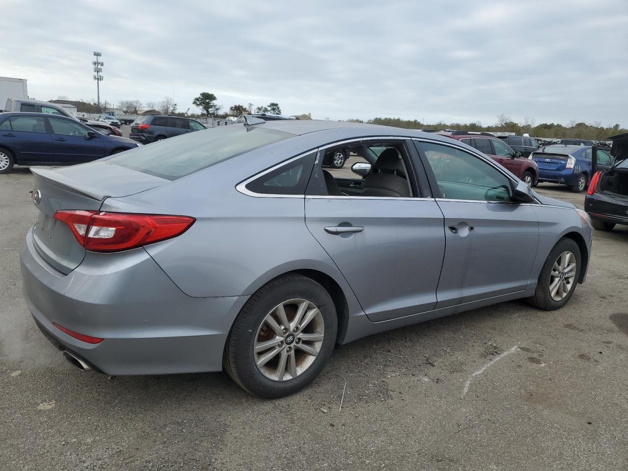 2016 Hyundai Sonata - Image 3