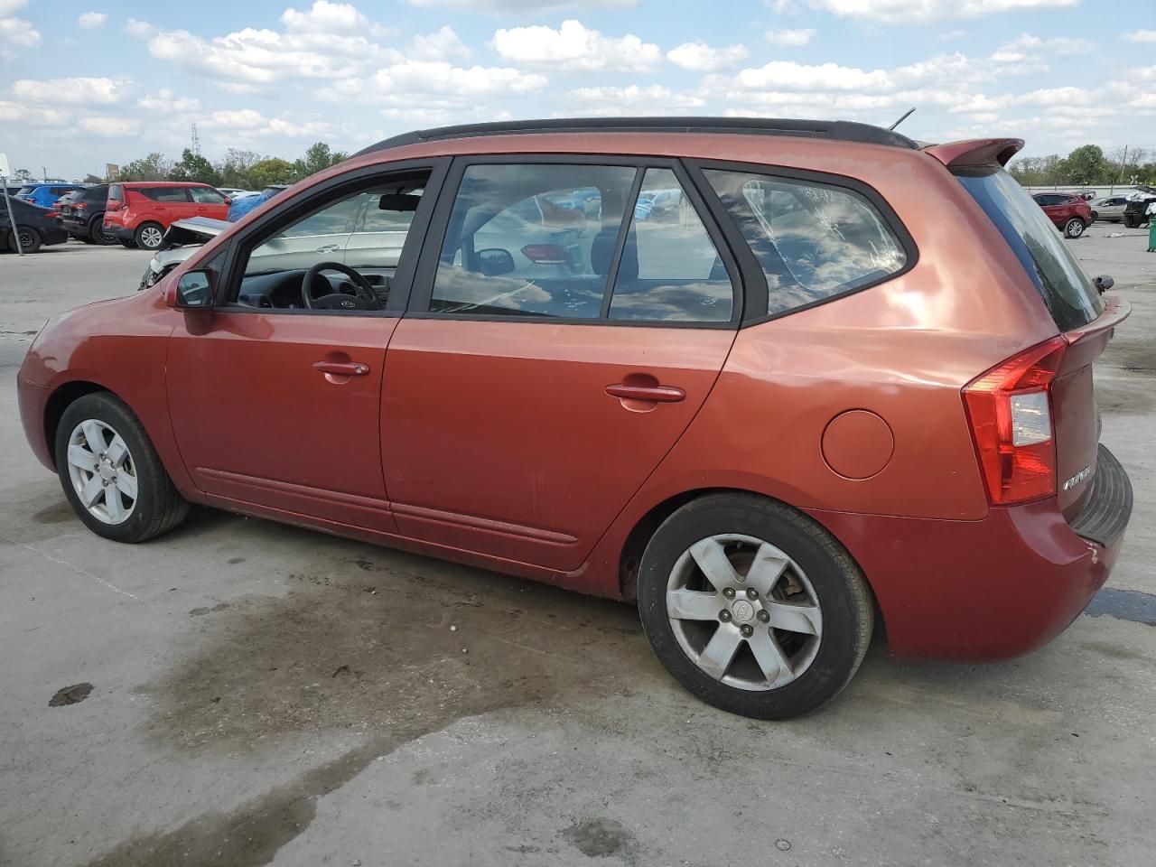 2008 Kia Rondo - Image 2