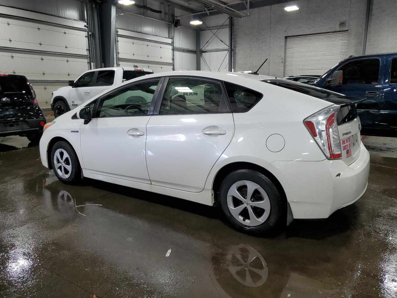 2013 Toyota Prius - Image 2