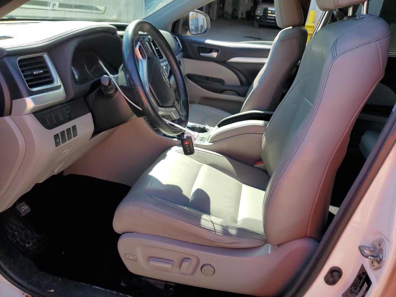 2015 Toyota Highlander - Image 7