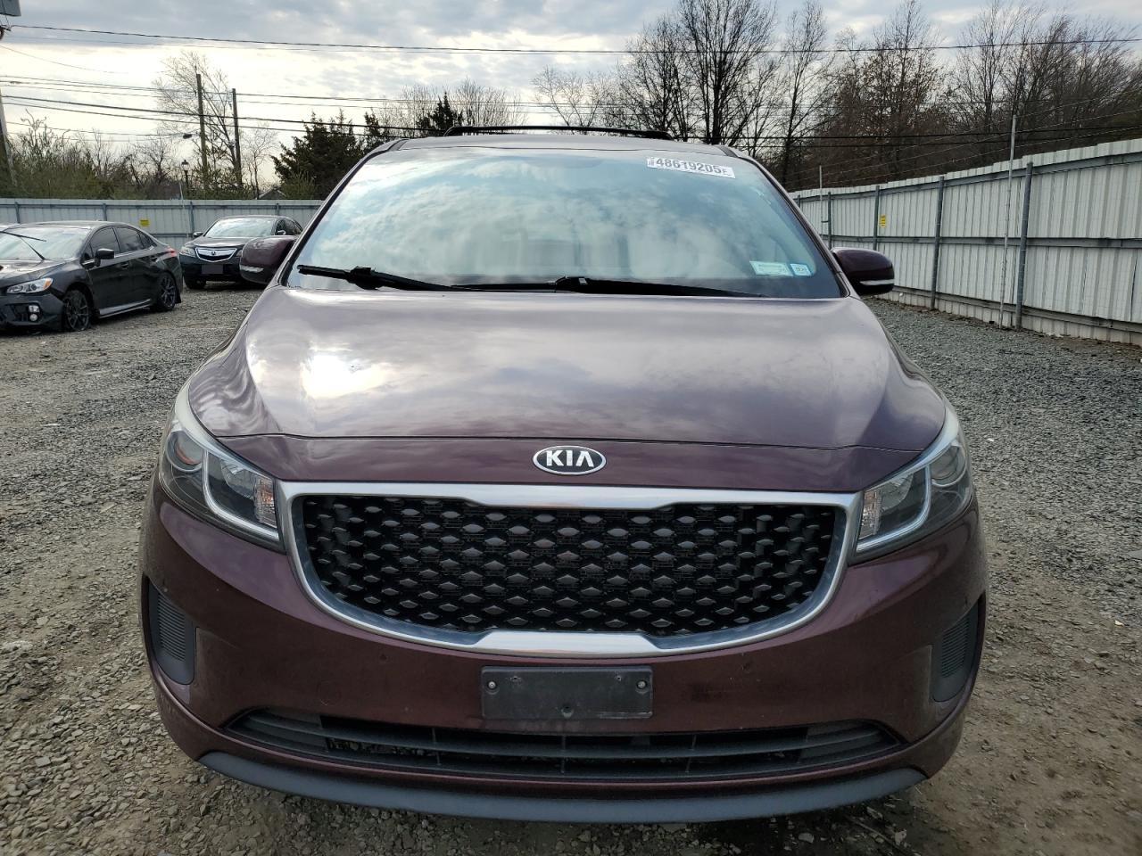 2017 Kia Sedona - Image 5