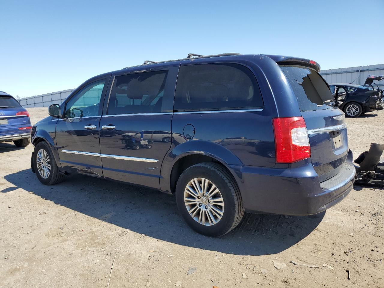 2014 Chrysler Town & Country - Image 2