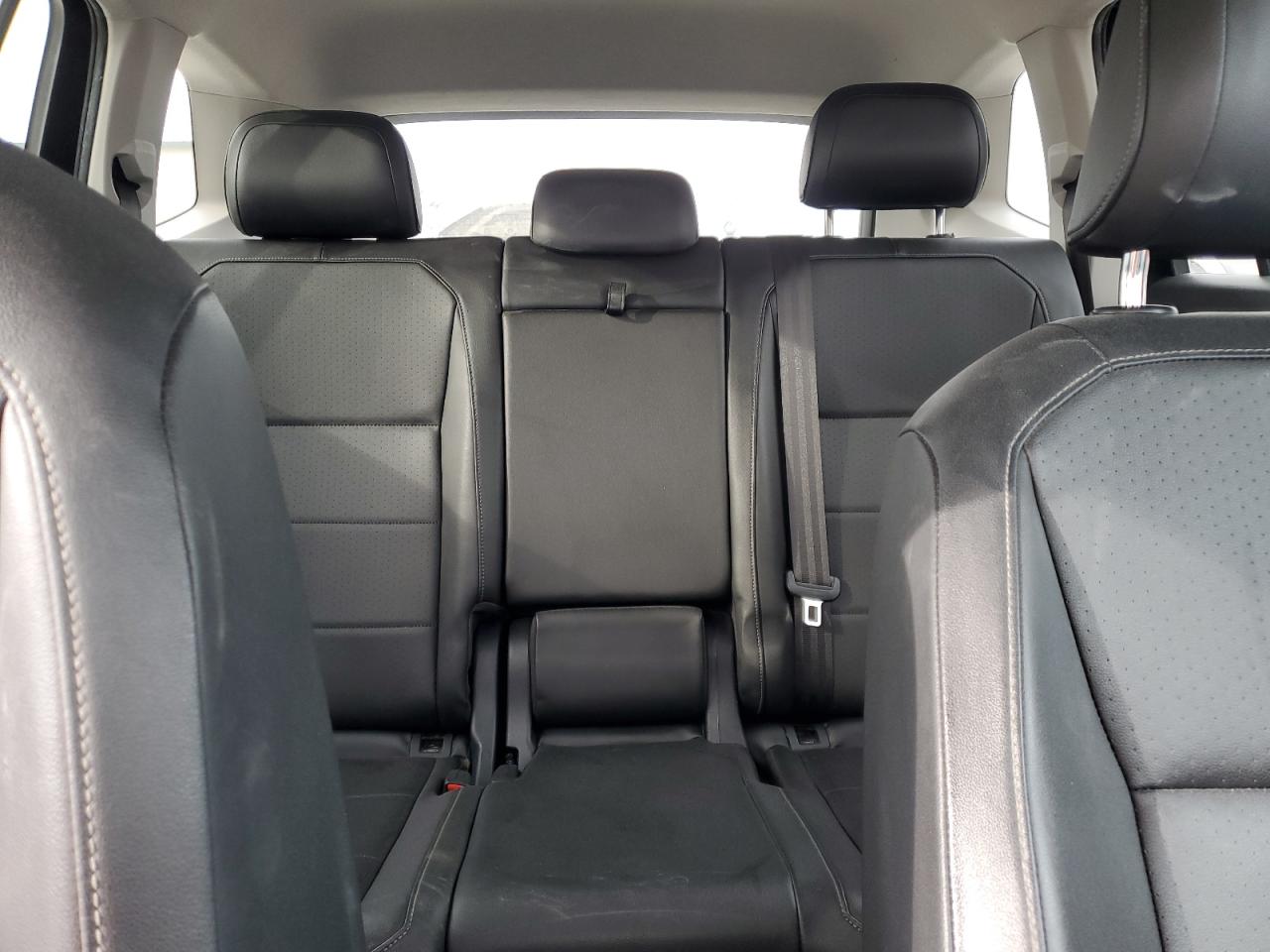 2018 Volkswagen Tiguan - Image 10