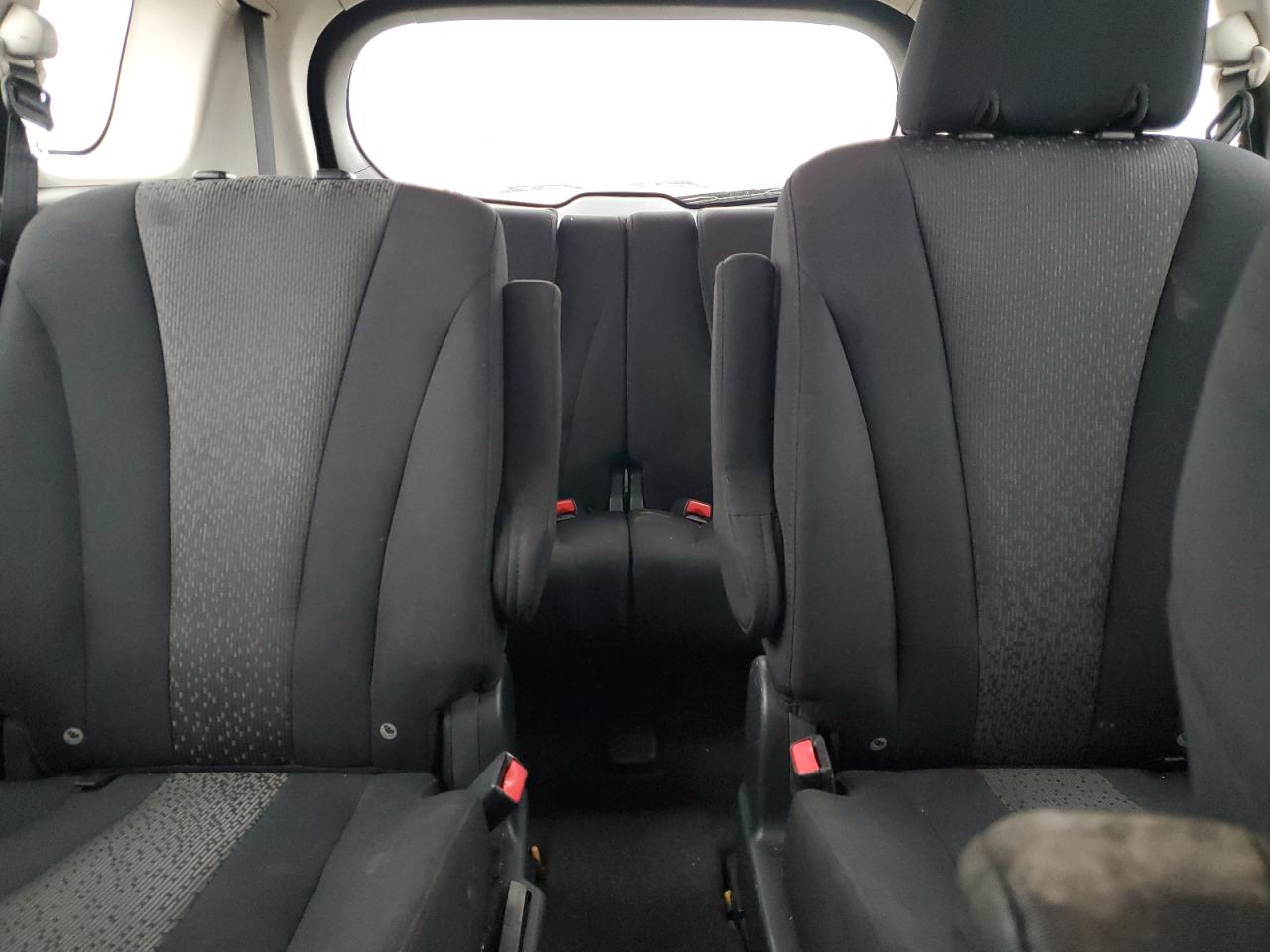 2012 Mazda 5 - Image 10