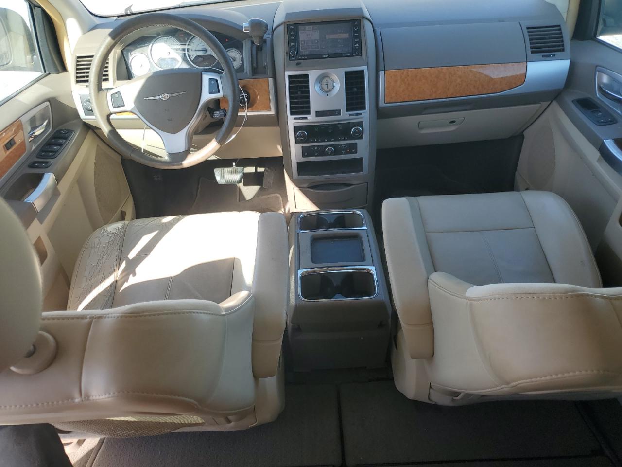 2009 Chrysler Town & Country - Image 8