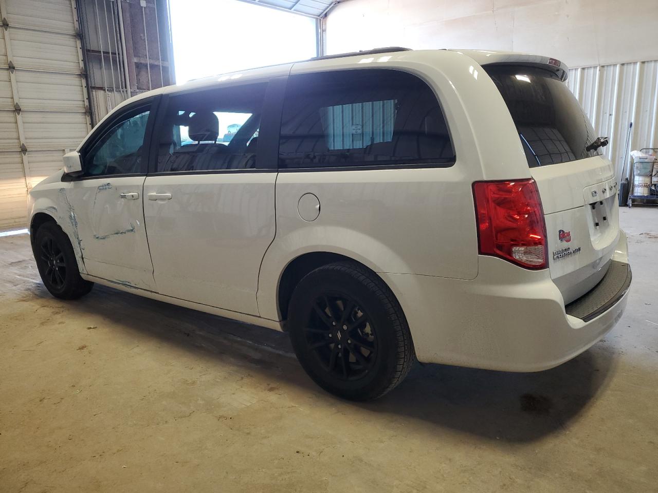 2020 Dodge Caravan - Image 2