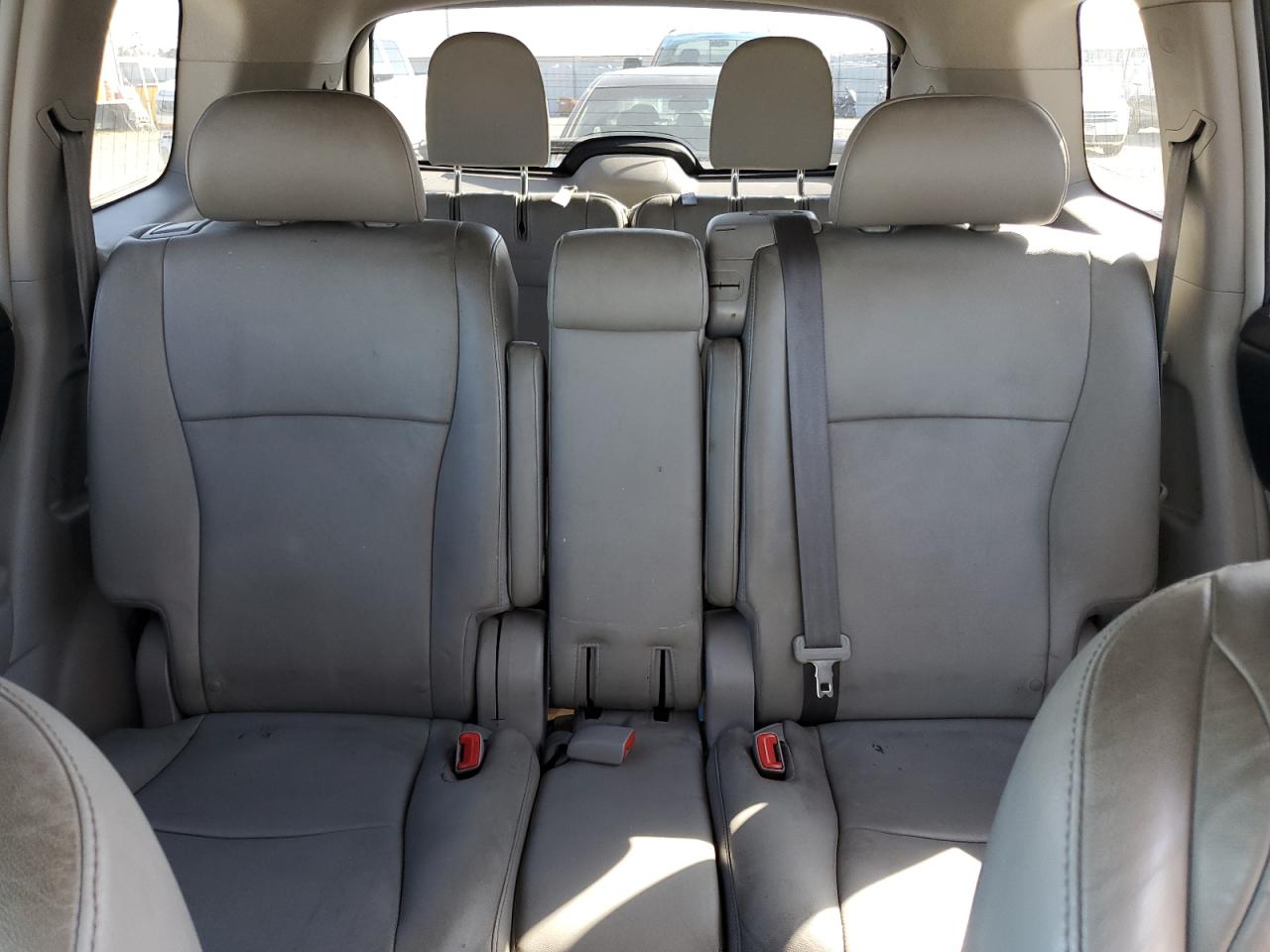 2012 Toyota Highlander - Image 10