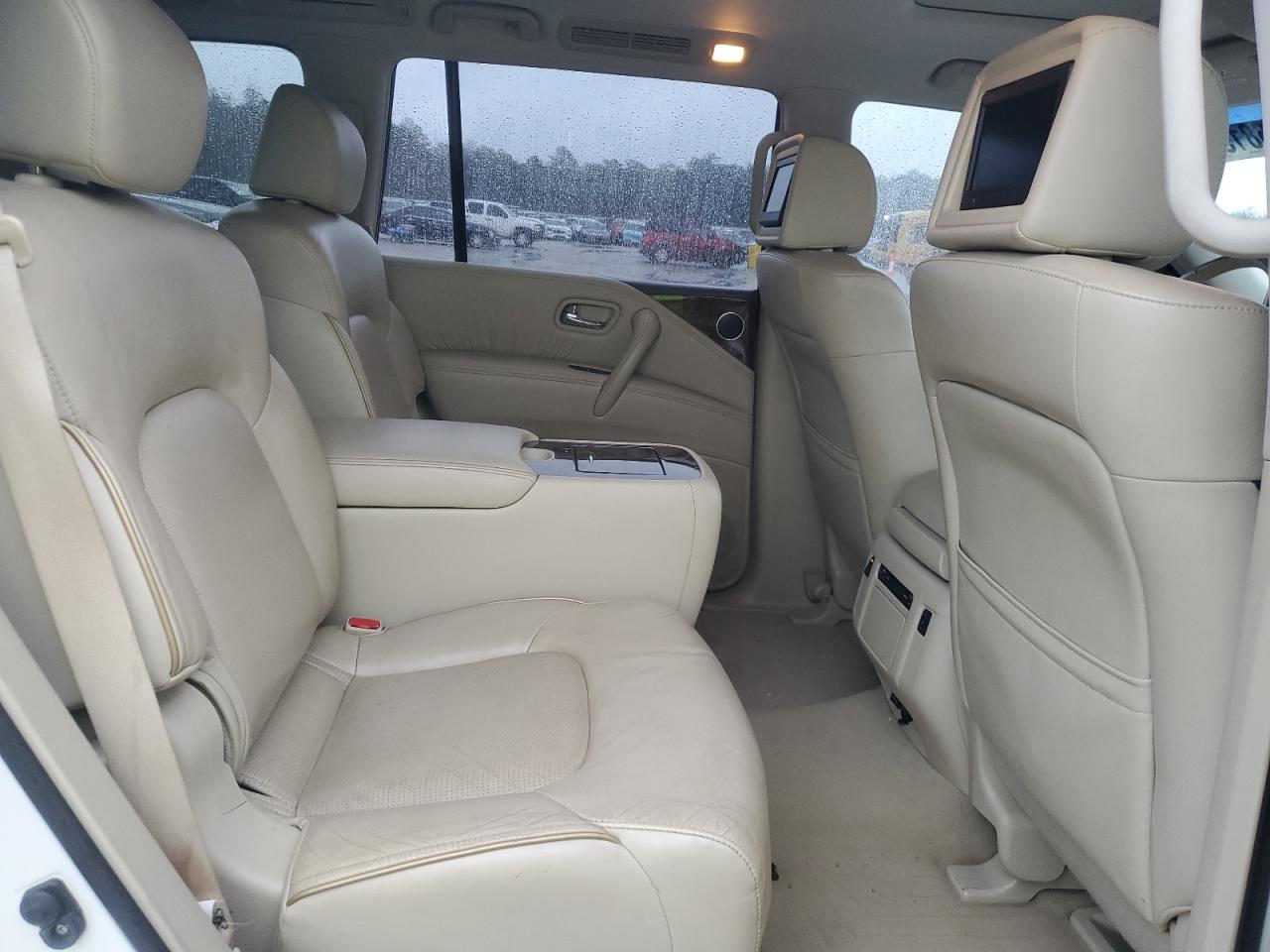 2015 Infiniti QX80 - Image 11