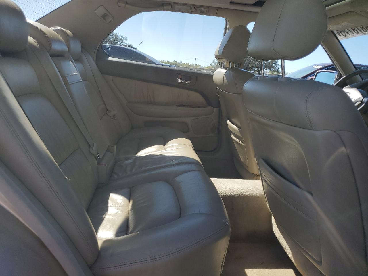 1998 Lexus LS - Image 10