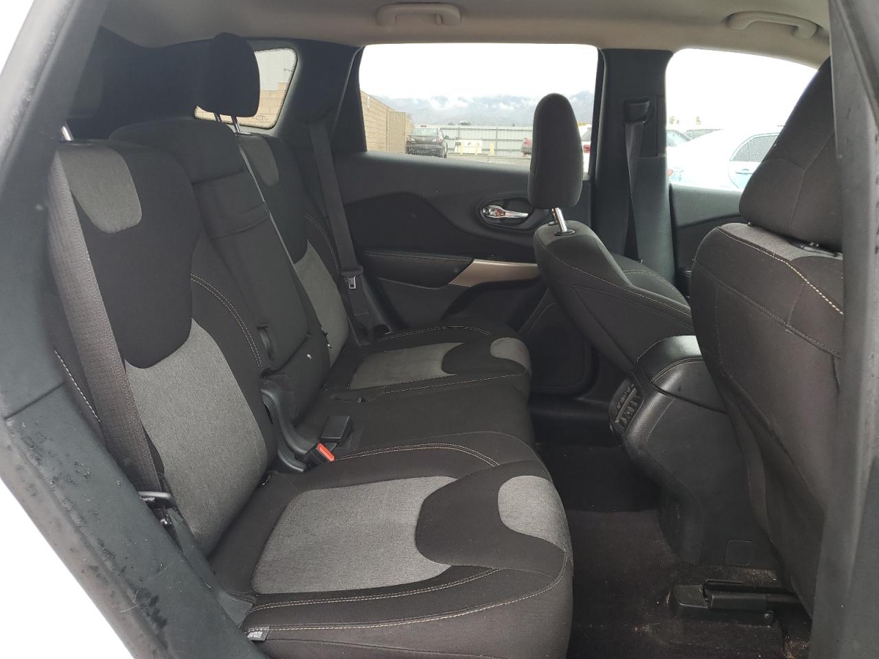 2018 Jeep Grand Cherokee - Image 11