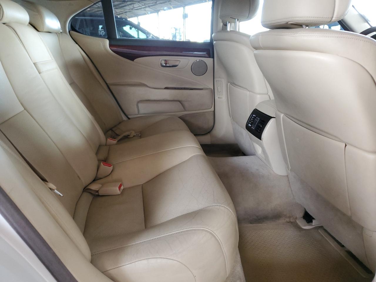 2011 Lexus LS - Image 10