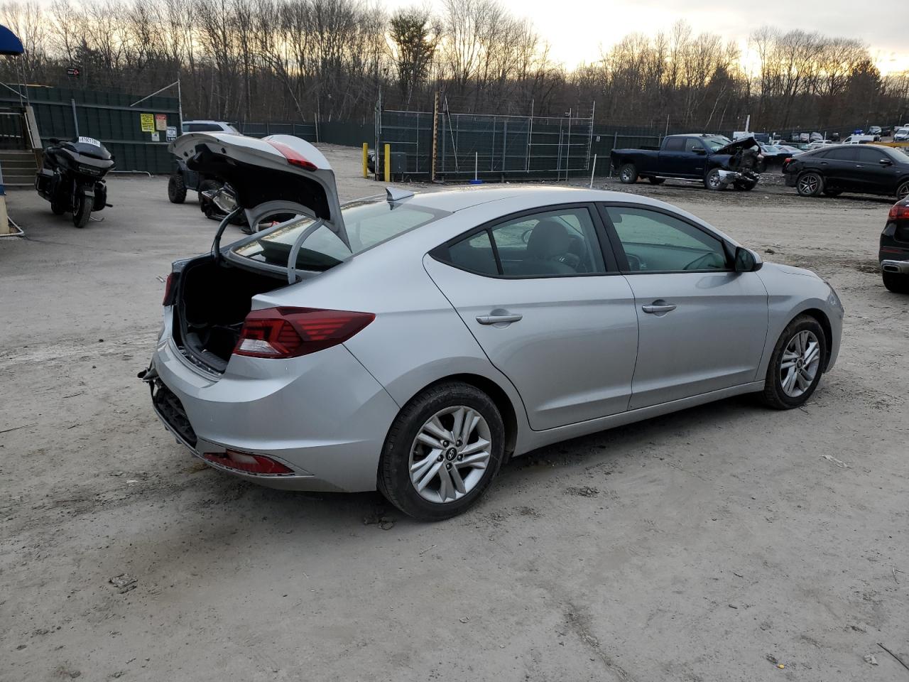 2020 Hyundai Elantra - Image 3