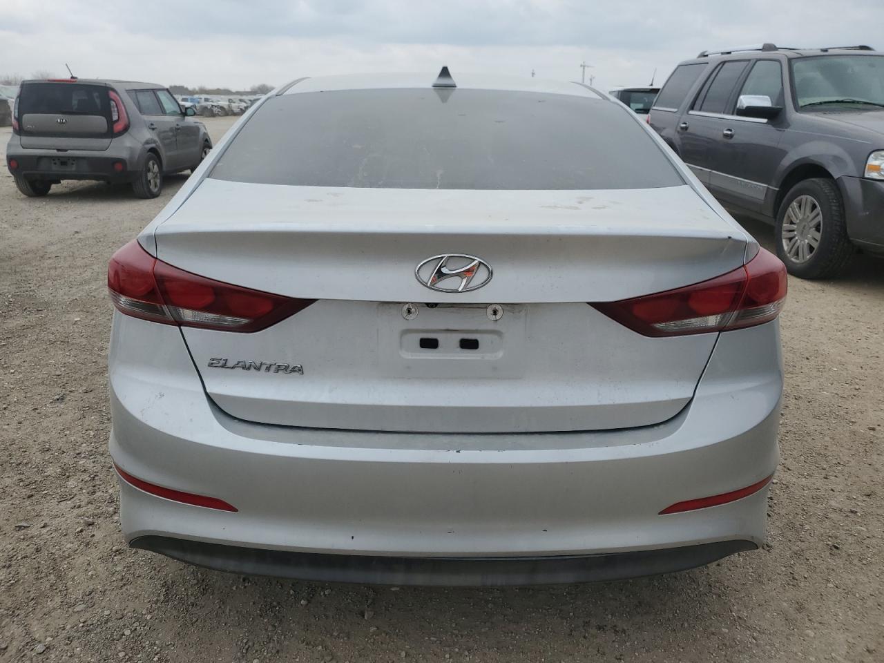 2017 Hyundai Elantra - Image 6
