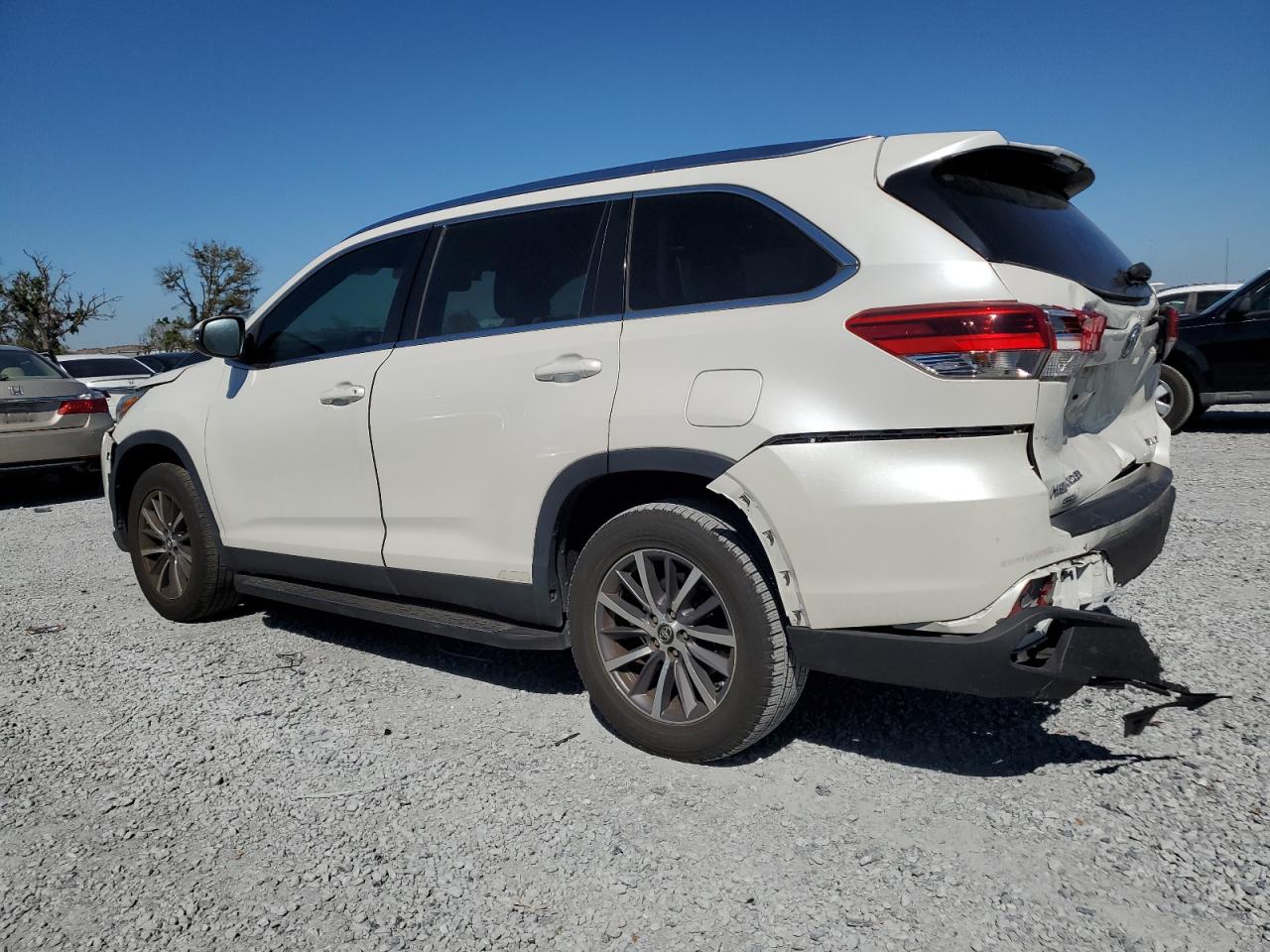 2019 Toyota Highlander - Image 2