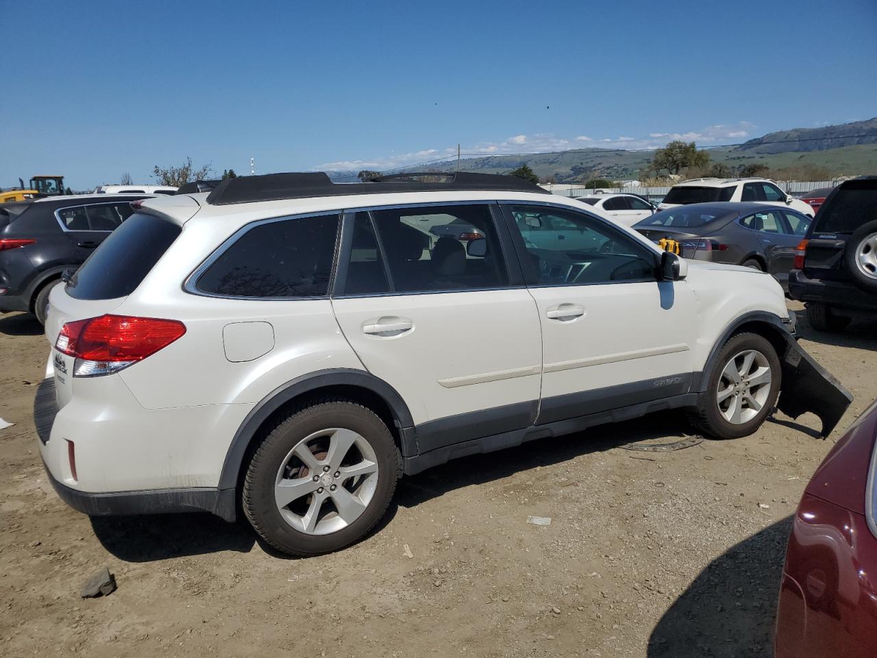2014 Subaru Outback - Image 3