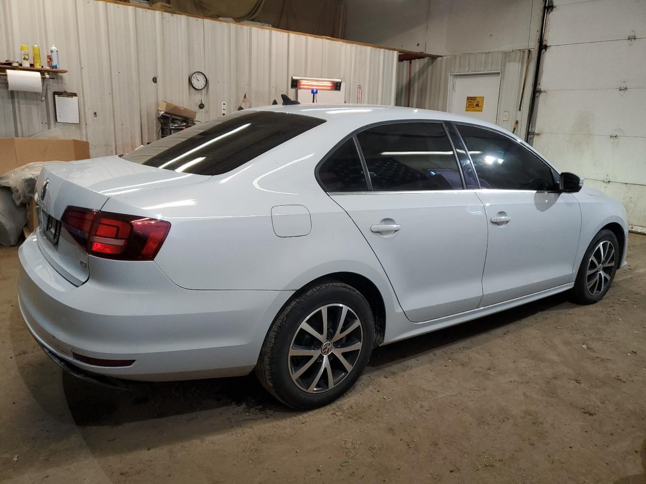 2017 Volkswagen Jetta - Image 3