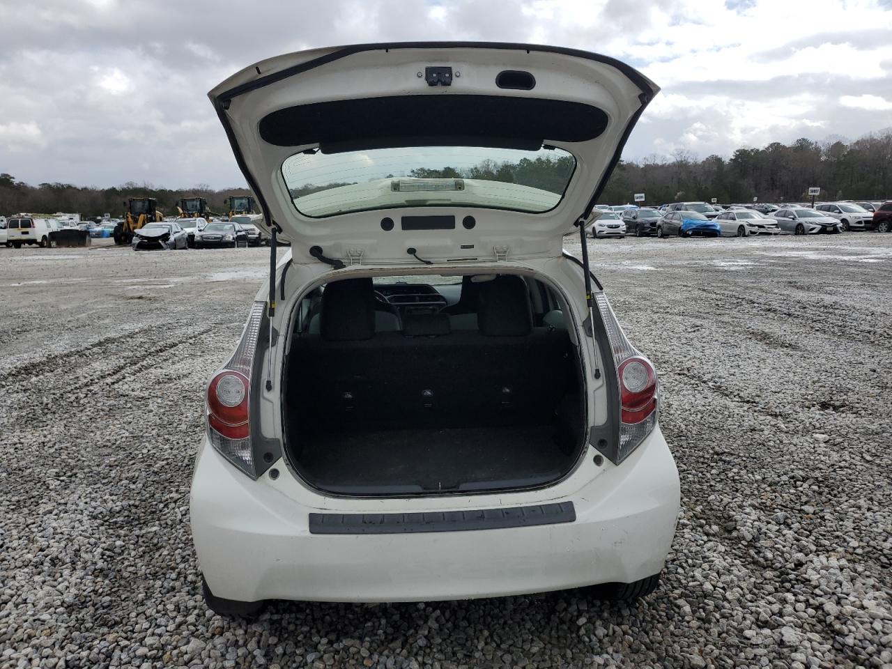 2014 Toyota Prius - Image 6