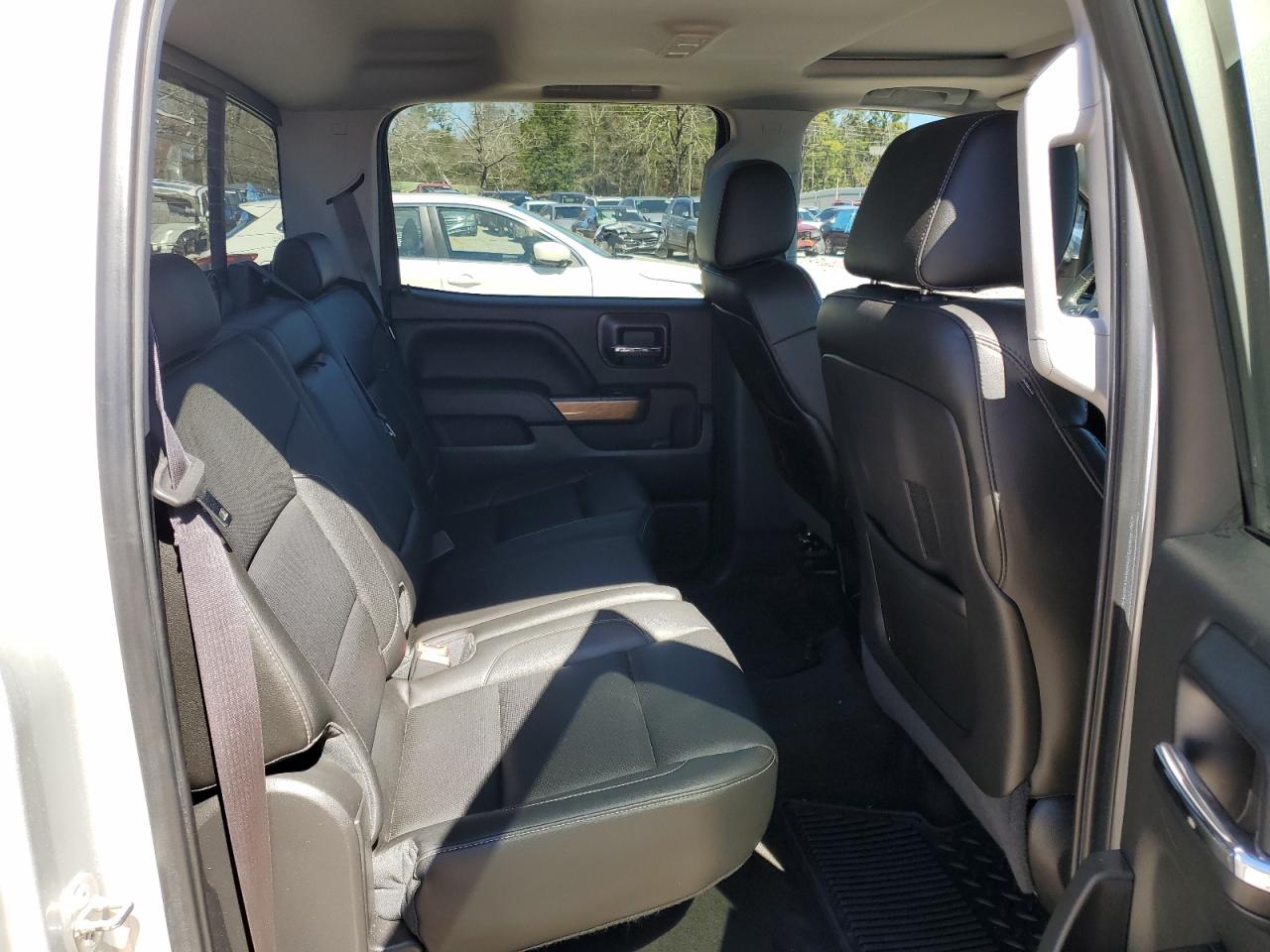 2015 Chevrolet Silverado - Image 10