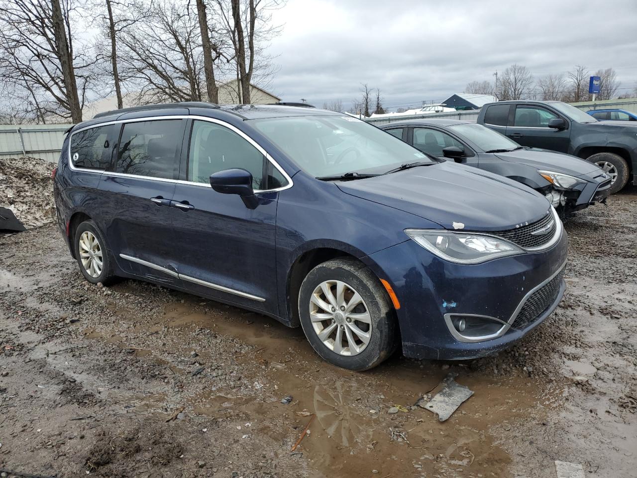 2017 Chrysler Pacifica - Image 4