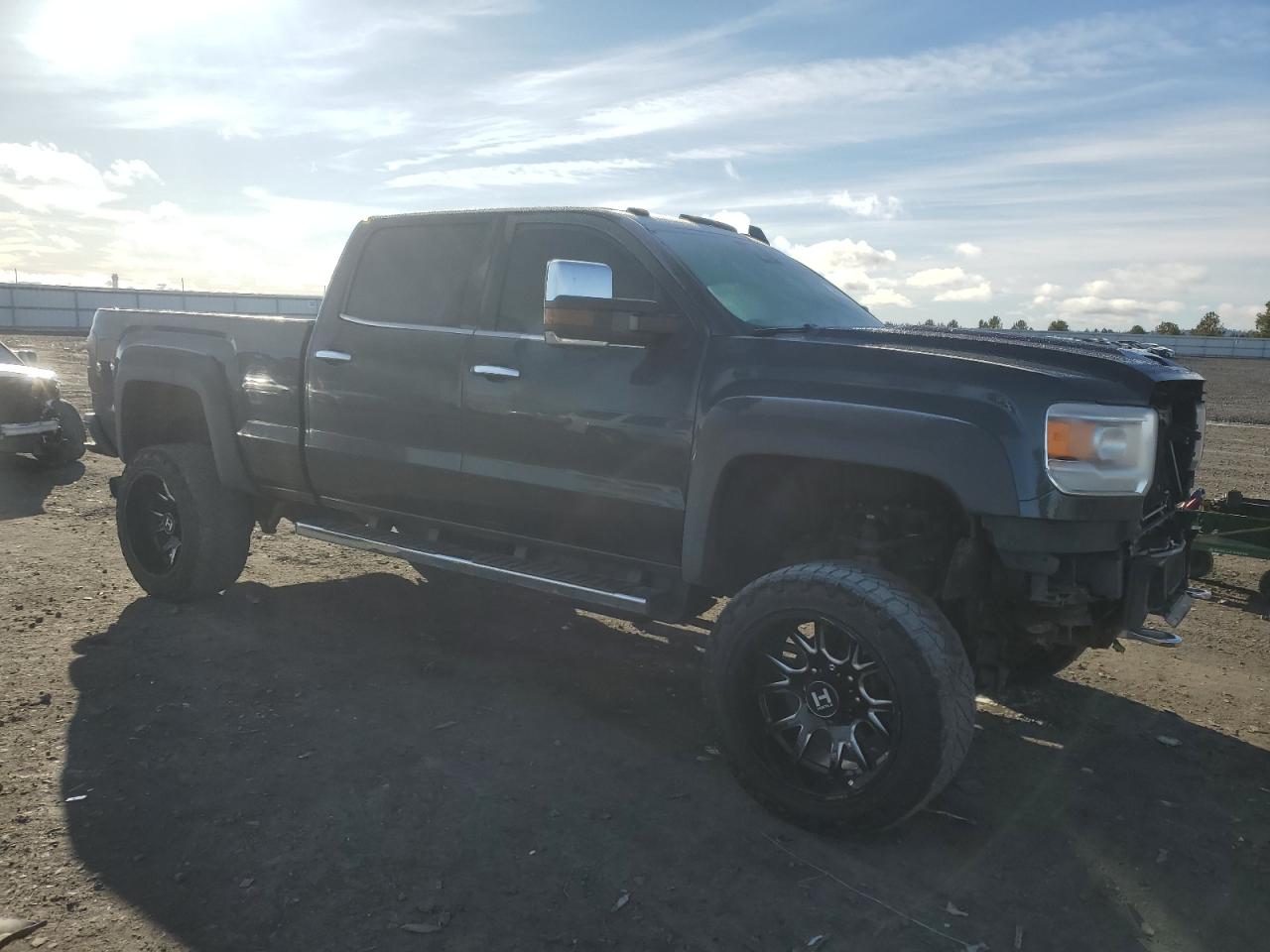 2017 GMC Sierra - Image 4
