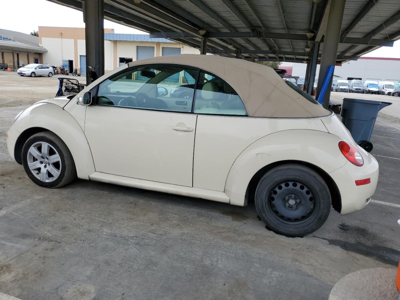 2007 Volkswagen Beetle - Image 2