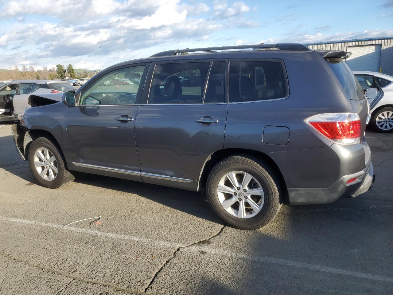 2013 Toyota Highlander - Image 2