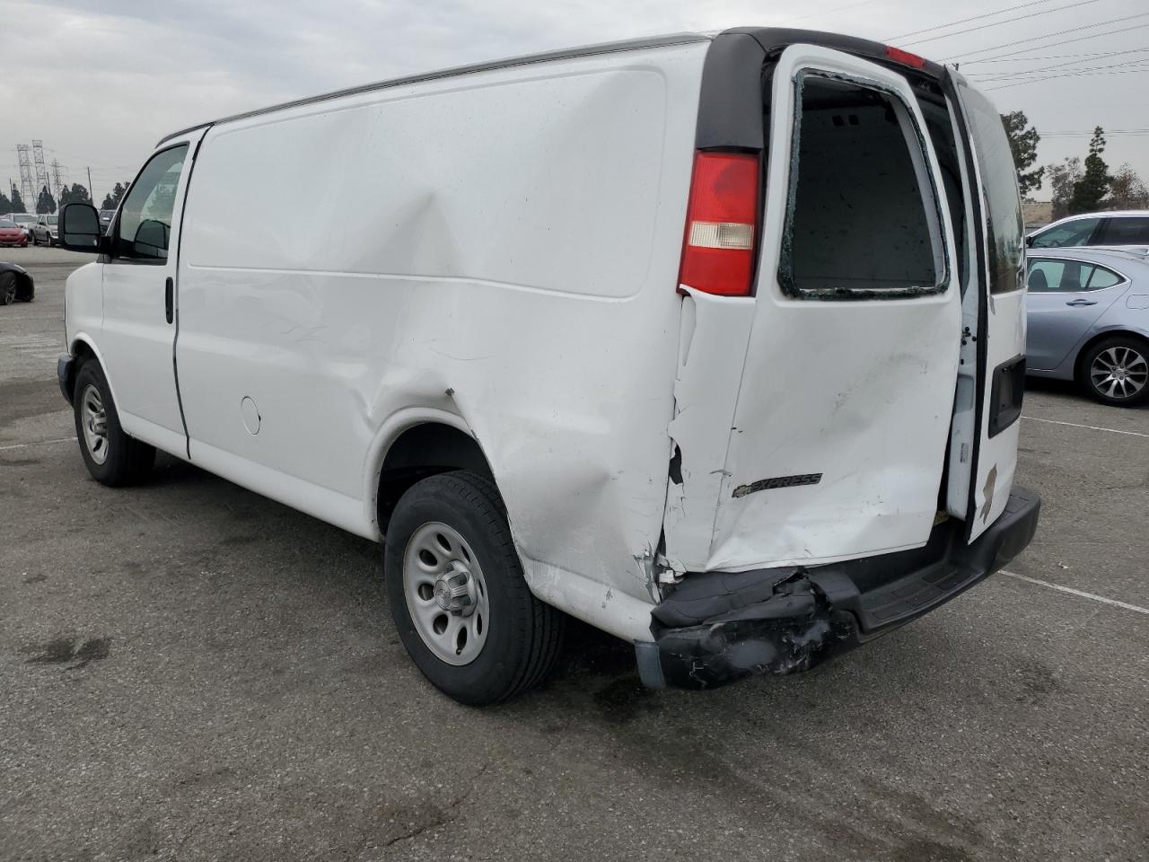 2009 Chevrolet Express - Image 2