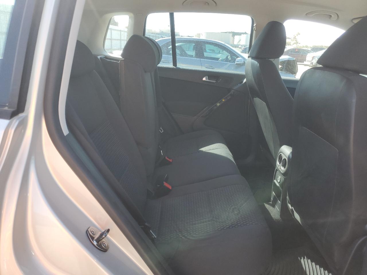 2010 Volkswagen Tiguan - Image 10